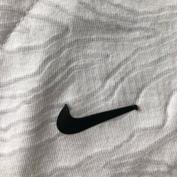 Women Nike top with tag - Picture 4 of 5